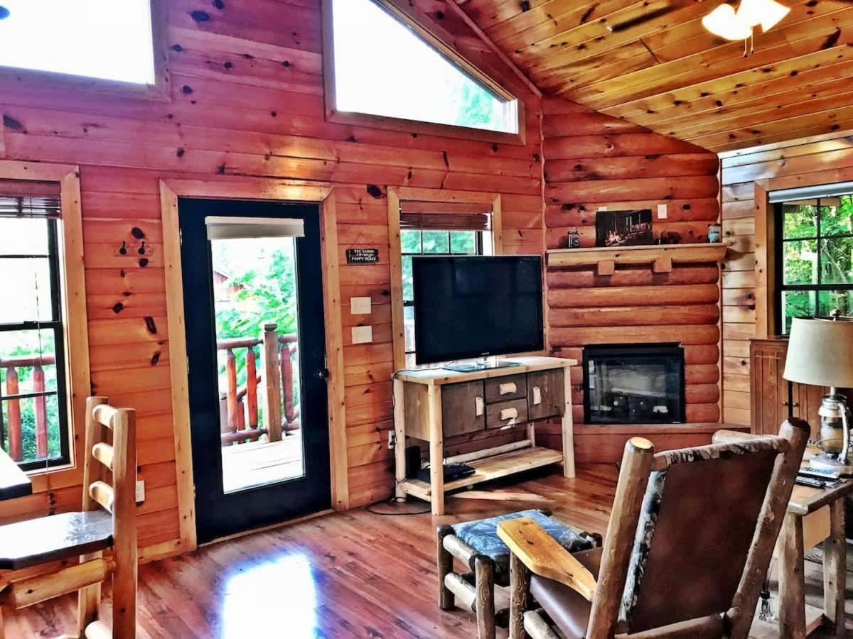 Secluded Cabin Near Smoky Mountains. Hot Tub! Honeymoon! 세비어빌 외부 사진